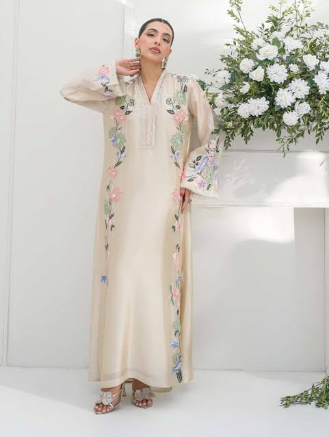ETHNIC / LAAM – Shamoz Silk Embroidered 2PC